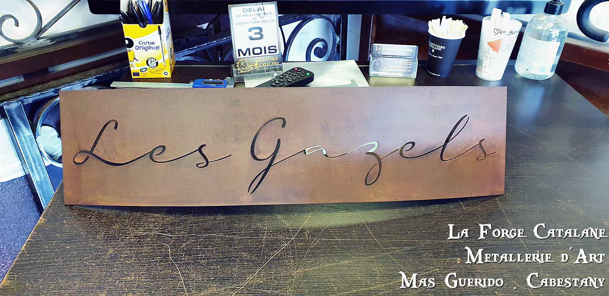 applique avec motif decoupe laser forge catalane.jpg